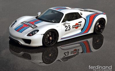 New models: Porsche 918 Martini vs unliveried